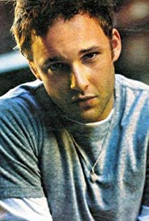 How tall is Brad Renfro?